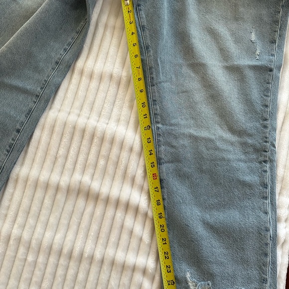 Good American Size 16 Distressed Good Boy Curve Crop Boyfriend Fit Jeans. - Picture 4 of 10